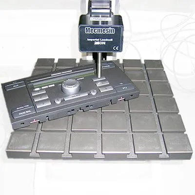 Botón del tablero de instrumentos que prueba la fuerza de actuación y los puntos de cierre de contacto eléctrico