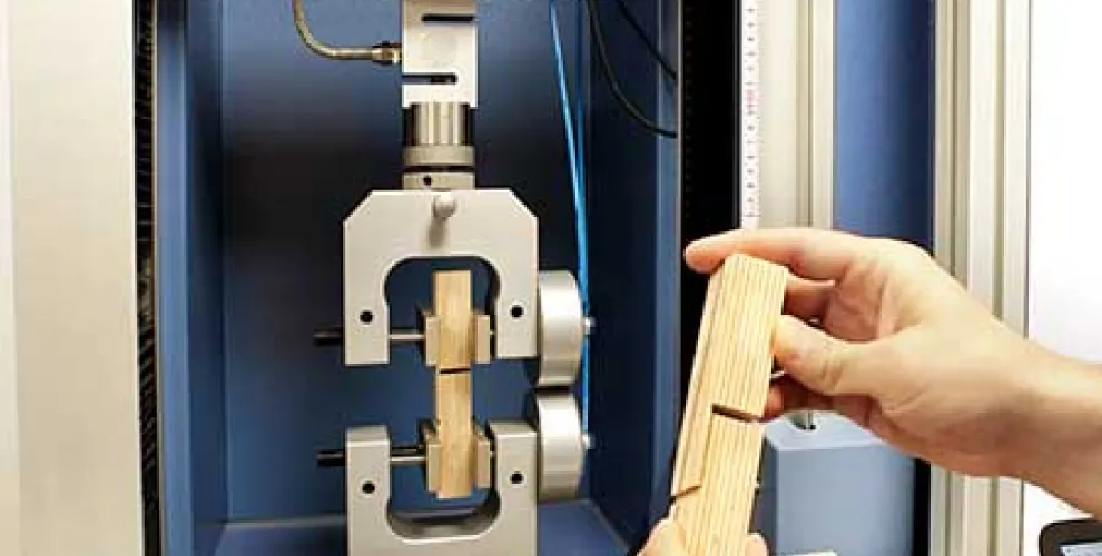 Mecmesin | Prueba de cizallamiento de la madera contrachapada