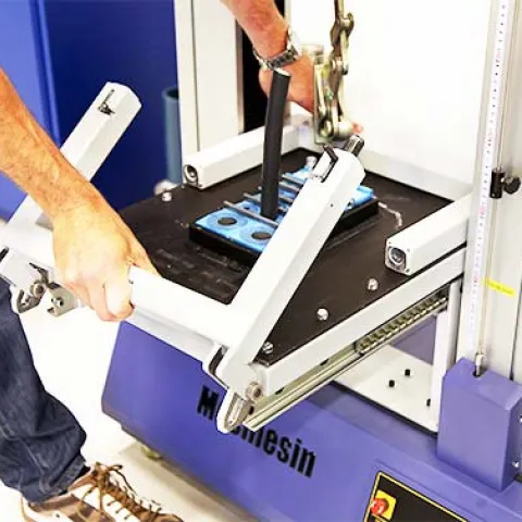 Pipe Connection Testing Frame Tubing and connectors, rigid and flexible | Mecmesin