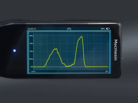 Mecmesin Vector Force Gauge (VFG), touchscreen landscape fullscreen test graph display