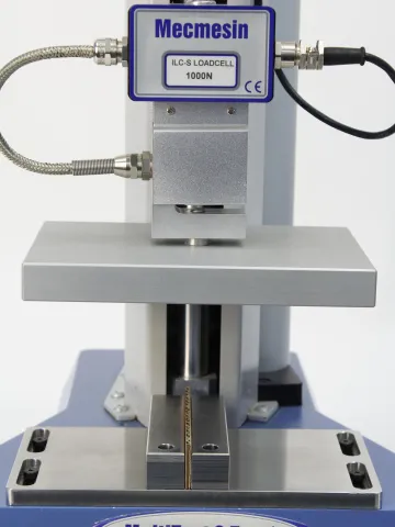 Close-up edge crush test (ECT) guide blocks