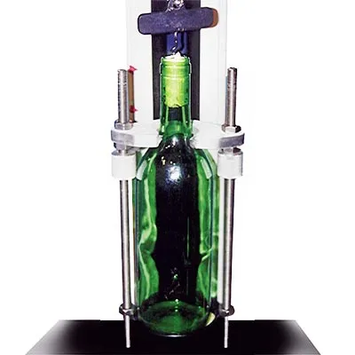 Prueba de extracción de corcho de vino en un soporte motorizado con accesorio personalizado